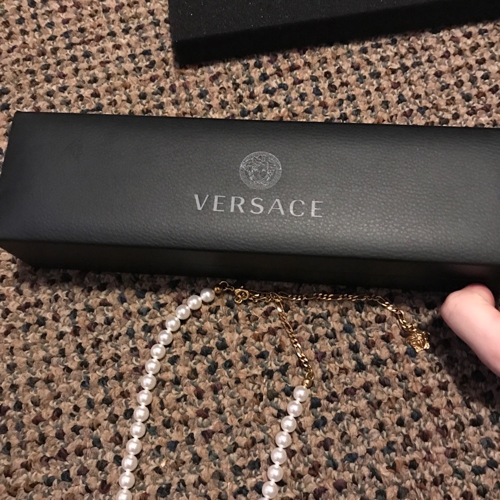 Versace pearl necklace - Picture 12 of 13